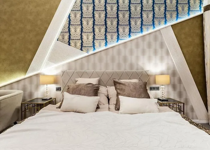 Luxurious In The Center Apartment